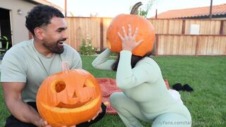 Taliya Sucking Gustavo Wearing A Pumpkin Onlyfans Ppv Leaked Video
