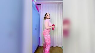 Discor kitten love her big BOOTY