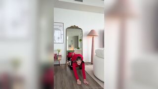 jUlesari Ms. Incredible Doing Yoga With Her Booty Open Leaked Onlyfans