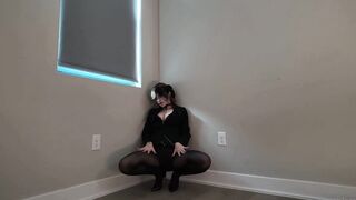 Peachjars Goth Secretary Rubs Her Horny Cunt In Office Onlyfans