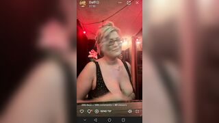 Shaneanddaff Flashing Her Big Nude Tits On Live Onlyfans Stream