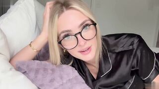 Kelli Carter Pleasures Herself With A Vibrating Dildo