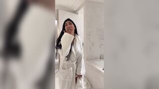 Mia Khalifa Covers Pussy But Lots Of Bare Ass Onlyfans
