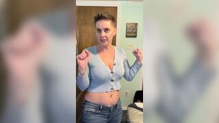 Wanderingrvbabe Masturbates Pussy With A Vibrator Plugged And Having Orgasm Onlyfans